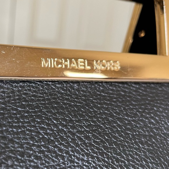Michael Kors Pebble Leather Clutch Bag - Picture 6 of 14